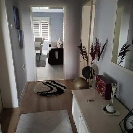 Lux B Apartment